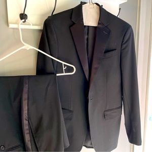 J Ferrar Tuxedo. Jacket, pants, and shirt. Worn three times(shirt twice)